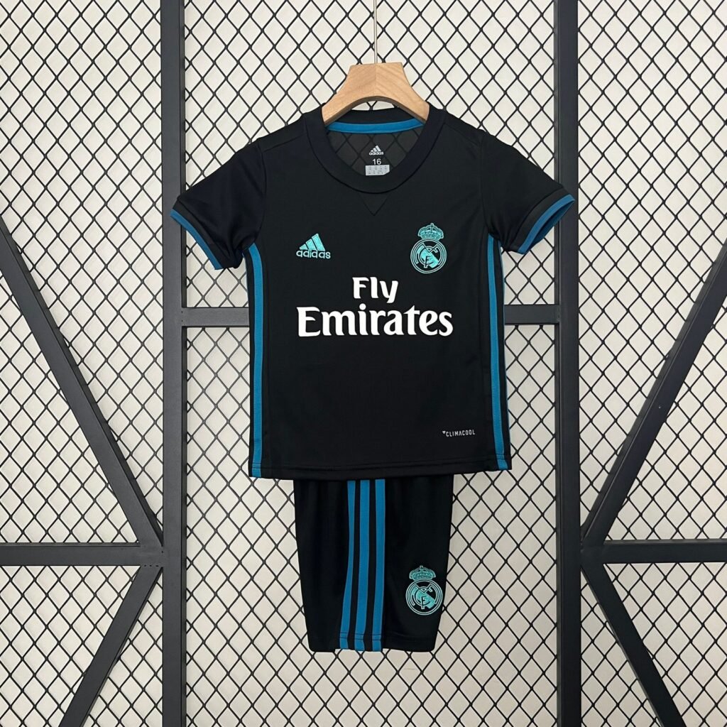 Equipación Infantil Real Madrid 2017/18 | Pumafy