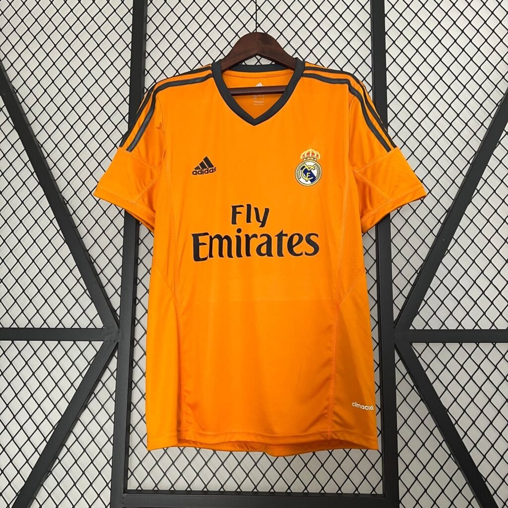 Camiseta Retro Real Madrid 2013/14 | Pumafy