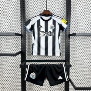 Equipación Infantil Newcastle 2025/26 | Pumafy