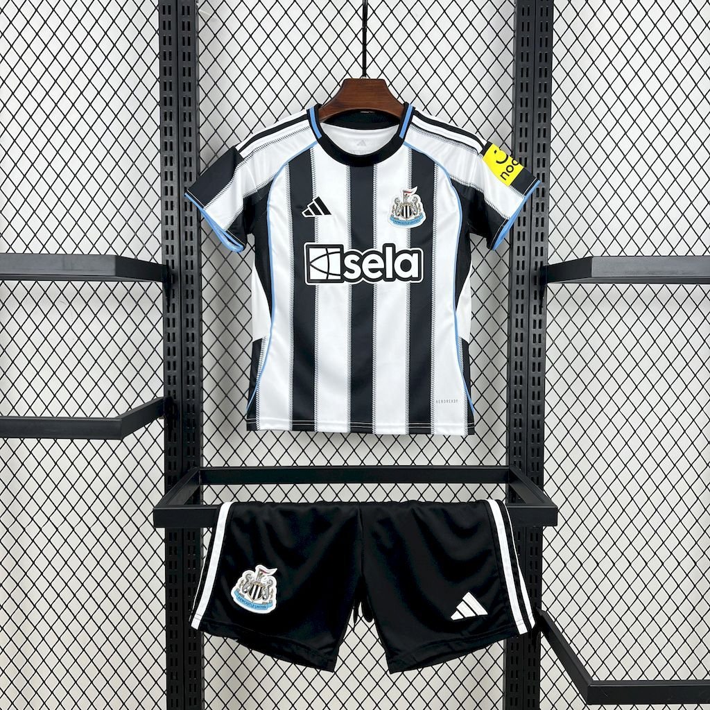 Equipación Infantil Newcastle 2025/26 | Pumafy