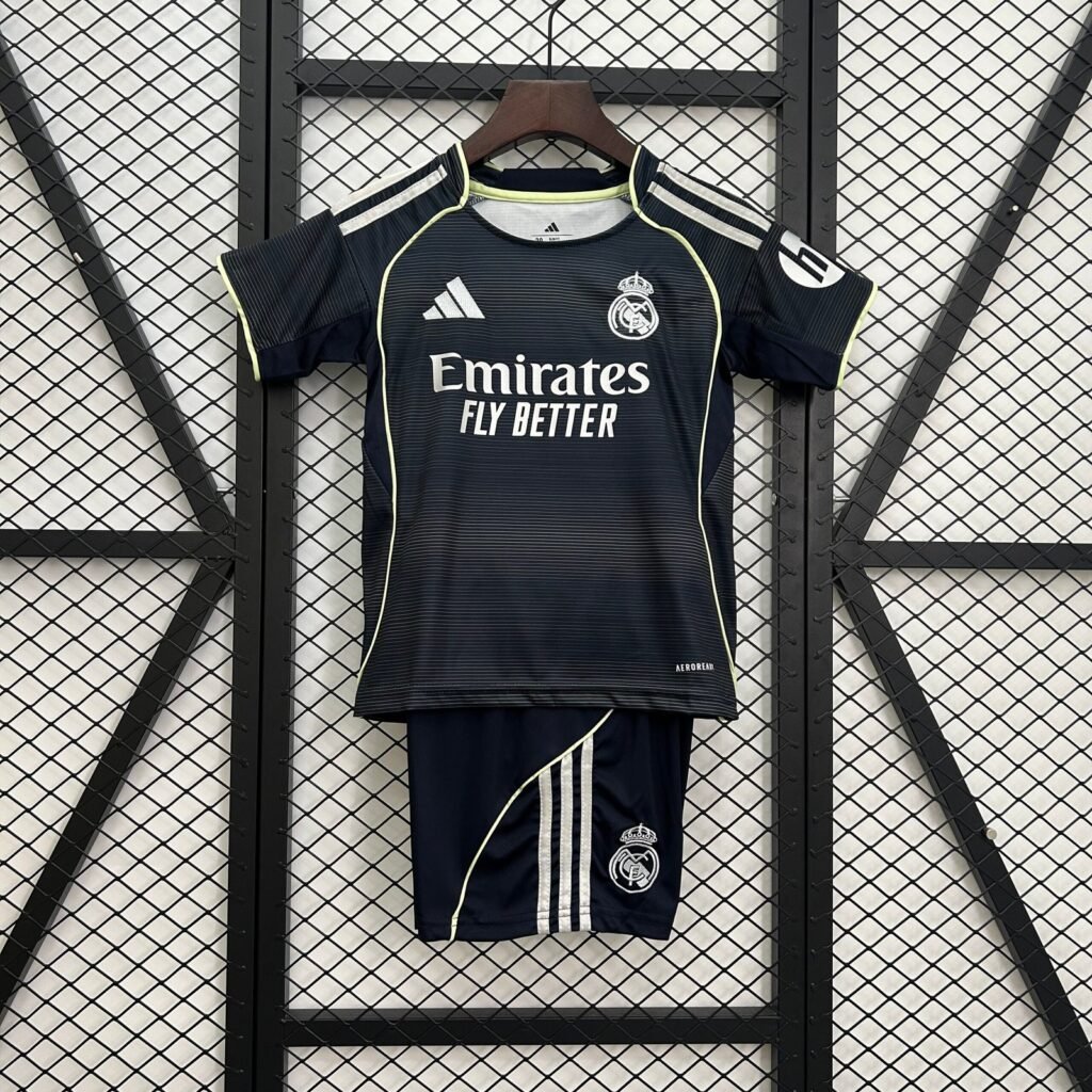 Equipación Infantil Real Madrid 2025/26 | Pumafy